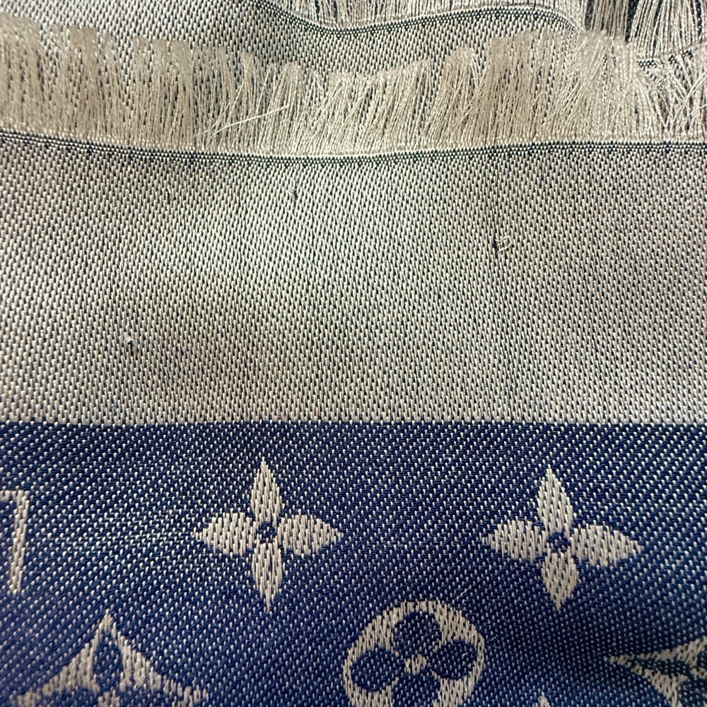 Louis Vuitton Navy and White Monogram Wrap - Picture 8 of 10